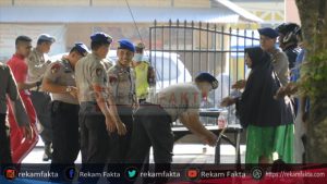 Pengunjung Dan Personel Wajib Cuci Tangan Jika Ingin Masuk Mako Polda Gorontalo