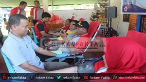 Wujud Kepedulian Polri, Personel Polda Gorontalo Ikut Partisipasi Donor Darah Dan Bhakti Sosial di Pura Girinatha Gorontalo