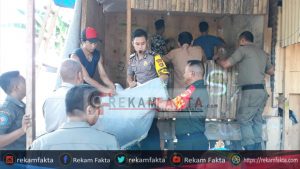 Polsek Kota Timur Dan Babinsa Serta Lurah Heledulaa Selatan Lakukan Pembongkaran Tempat Nongkrong Untuk Konsumsi Miras