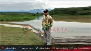 Hebat !! Bantu Masyarakat, Bupati Darwis Moridu Sumbangkan Gaji 2 Tahun