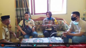 Cegah Penyebaran Covid-19, Bripka Irni Yusnita Kahar Lakukan Desinfeksi.