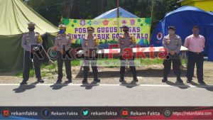 Kunjungi Perbatasan Atinggola, Irwasda Dan Dansat Brimob dan Dir Lantas Polda Gorontalo Lakukan Aksi Sosial Membagikan Sembako