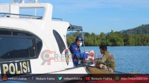 Tindaklanjuti Arahan Kapolda Gorontalo, Dit Polairud Bagikan Masker Dan Sembako Untuk Para Nelayan Tradisional