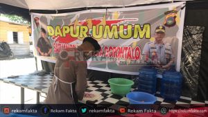 Efek Dari COVID-19, SatBrimob Polda Gorontalo Dirikan Dapur Umum Dan Rela Jadi Koki Handal Demi Kemanusiaan