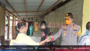 Tanpa Sungkan, Brigjen Adnas Turun Langsung Untuk Bagikan Masker Ke Masyarakat Kecil