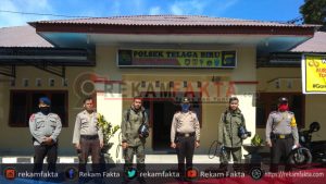 Tim KBR Detasemen Gegana SatBrimob Polda Gorontalo Lakukan Penyemprotan Desinfektan Di Polsek Telaga Biru dan Panti Asuhan Ummul Iman