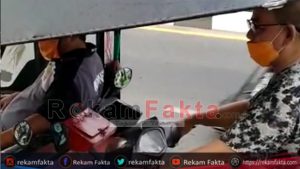 Kemudikan Bentor Sendiri, Aleg Deprov Fikram Salilama Pantau Situasi PSBB Di Kota Gorontalo