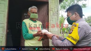 Polsek Kwandang Kembali Salurkan Bantuan Beras Di Sembilan Desa
