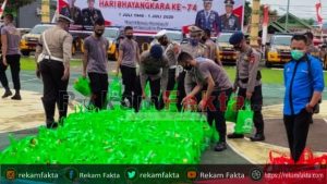 Serangkaian HUT Bhayangkara Ke-74, Polda Gorontalo Salurkan 6300 Sembako Untuk Masyarakat Kurang Mampu