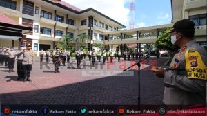 Kirim 70 Personil Ke Perbatasan, Kapolda : “Jaga Kesehatan Dan Kekompakan Dengan Tim Gugus Tugas COVID-19”