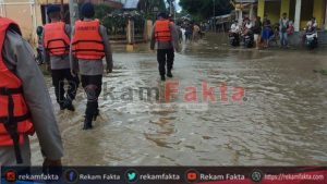 Tim SAR Ilato Brimob Gorontalo Siaga Di Lokasi Rawan Banjir Untuk Antisipasi Luapan Sungai Bone