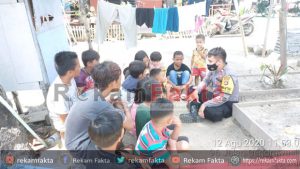 Hebat !!!, Briptu Rizky Djau Bantu Proses Belajar Di Rumah Pada Anak-Anak Kali Serdadu
