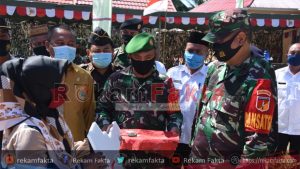 Sambut HUT RI ke-75, Danrem 133/NWB Serahkan Kunci Rumah Kepada Warga Kurang Mampu