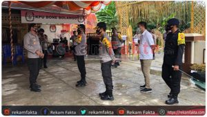 Irjen Pol Dr. Akhmad Wiyagus Tinjau KPU Bone Bolango Dan Intruksikan kepada Personel Untuk Menjaga Kantor KPU Dan Bawaslu selama 1X24 Jam