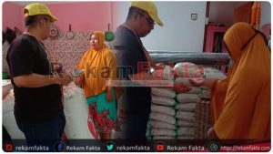 Disalurkan Besok, Kades bendungan Cek Kualitas Sembako