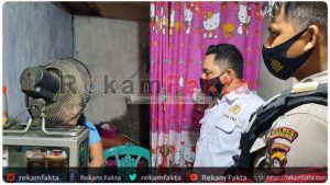 Kompol Lufti Amir Bersama Personil Dan Aparat TNI Berhasil Amankan Puluhan Botol Miras Cap Tikus