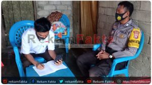 Peduli Pendidikan, Anggota Polsek Mananggu Fasilitasi Ponselnya Untuk Siswa Belajar Daring