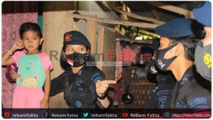 Jum’at Berkah, Nou Ilato Polwan Brimob Gorontalo Kembali Lakukan Aksi Sosial Dengan Mengunjungi Nenek Renta Dan Memberikan Bantuan Sosial