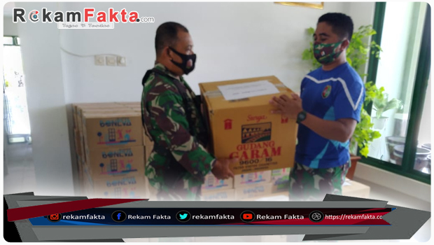 Kodim 1314/Gorut Berikan Bantuan Obat-obatan Logistik Kepada Satgas Yonif R 715/MTL