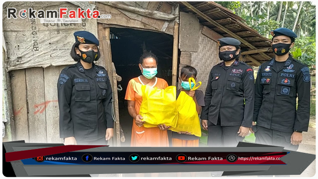 Aksi Bakti Untuk Negeri, Nou Ilato Polwan Brimob Polda Gorontalo Lakukan Bakti Sosial Di Tengah Pandemi Covid-19