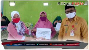 Pembagian BLT Gelombang IIl di Desa Tanah Putih Sudah Tersalurkan, Ini Harapan Kades Iskandar Djibu