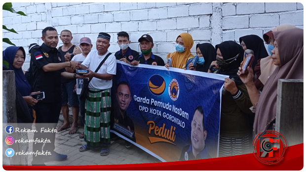 Mantap !!! Garda Pemuda DPD NasDem Kota Gorontalo Bagikan Kacamata Gratis Untuk Manula Disemua Wilayah Kota Gorontalo