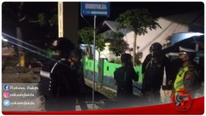 Personil Brimob Gorontalo Lakukan Patroli Mencegah Penyelundupan BBM Di Lokasi Tambang Pohuwato