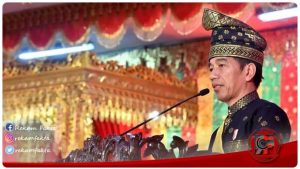 Presiden Jokowi Terima Gelar Datuk Seri Setia Amanah Negara dari LAM Riau