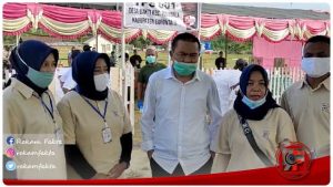 Calon Bupati Rustam Akili Gunakan Hak Pilihnya Di TPS 001 Desa Bakti