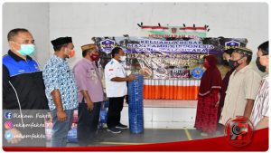 Bersama Komunitas MFIGU, Sekda Gorut Serahkan Bantuan Di Kecamatan Monano
