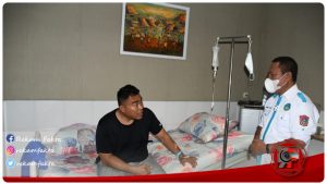 Besuk Kawan Lamanya Terbaring Sakit, Begini Kata Sekda Gorut