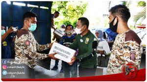 Sekda Ridwan Yasin Serahkan Bantuan Untuk Korban Banjir Sulut
