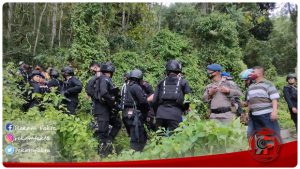 Personil Brimob Polda Gorontalo Ringkus Salah Satu Pelaku Pengeroyokan Anggota TNI Yang Sembunyi Diatas Gunung