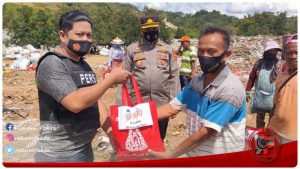Bid Humas Polda Gorontalo Bersama Insan Pers Gelar Baksos Di TPA Talumelito Dalam Rangka Peringati Hari Pers Nasional Ke-75