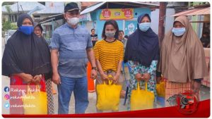 Fikram Salilama Bagikan 150 Paket Sembako Kepada Warga Di Lingkungan Sabua