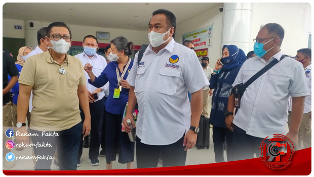Tiba Di Bandara Djalaludin Gorontalo, Rachmat Gobel Cahaya Dari Timur Disambut Bagaikan Pahlawan