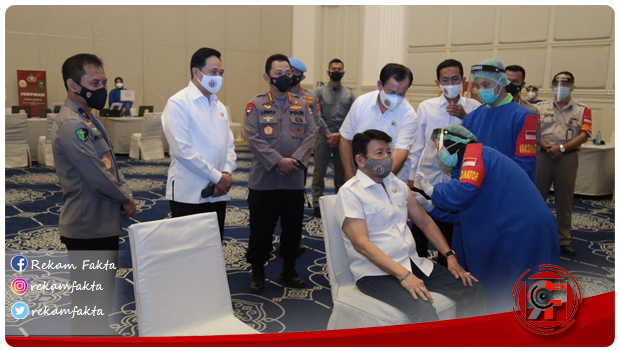 Jendral Listyo Sigit Prabowo Saksikan 2.282 Purnawirawan Polri Yang Disuntik Vaksin
