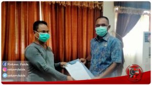 Dokumen Pernyataan Sikap AMPMT Diterima langsung Oleh Ketua DPRD Kabupaten Maluku Tenggara