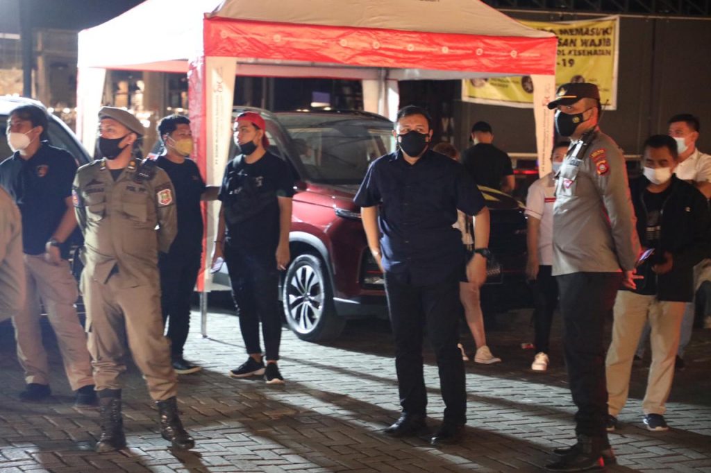 Masih Banyak Yang Tidak Disiplin Prokes, Patroli Gabungan TNI-Polri Bersama Satpol-PP dan Basarnas Bubarkan Warga Berkerumun Di Kota Gorontalo