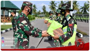 Serahkan Bingkisan Lebaran Kepada Prajurit Makorem 133/NW, Brigjen Bagus Antonov Hardito Kembali Tekankan Patuhi Prokes