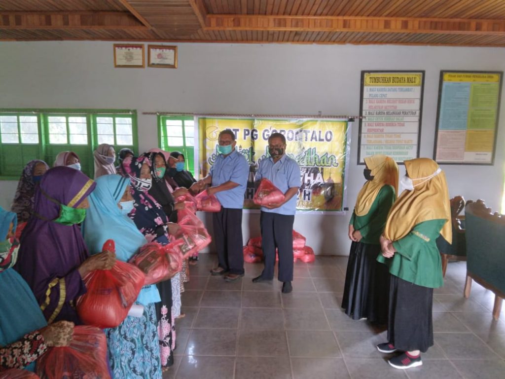 Bagikan 1.000 Paket Sembako, Warga Apresiasi Kepedulian PT. PG Tolangohula