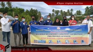 Lakukan Aksi Sosial, Karang Taruna Desa Keramat Berbagi Masker Ke Pengguna Jalan