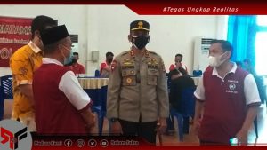 Polda Gorontalo Bersama UM-Go Di Bantu Puskesmas Telaga Biru Laksanakan Vaksinasi Massal