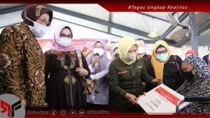 Mensos RI Tri Rismaharini Salurkan Bantuan ATENSI Kepada Masyarakat Gorontalo