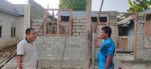 Mikson Yapanto Tinjau Pekerjaan Rehab Jembatan Dan Perumahan Aspirasi Dari Rachmat Gobel Di Kampung Torsiaje