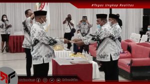Resmi, Umar Hanubun Pimpin PGRI Kabupaten Malra Periode 2020-2025