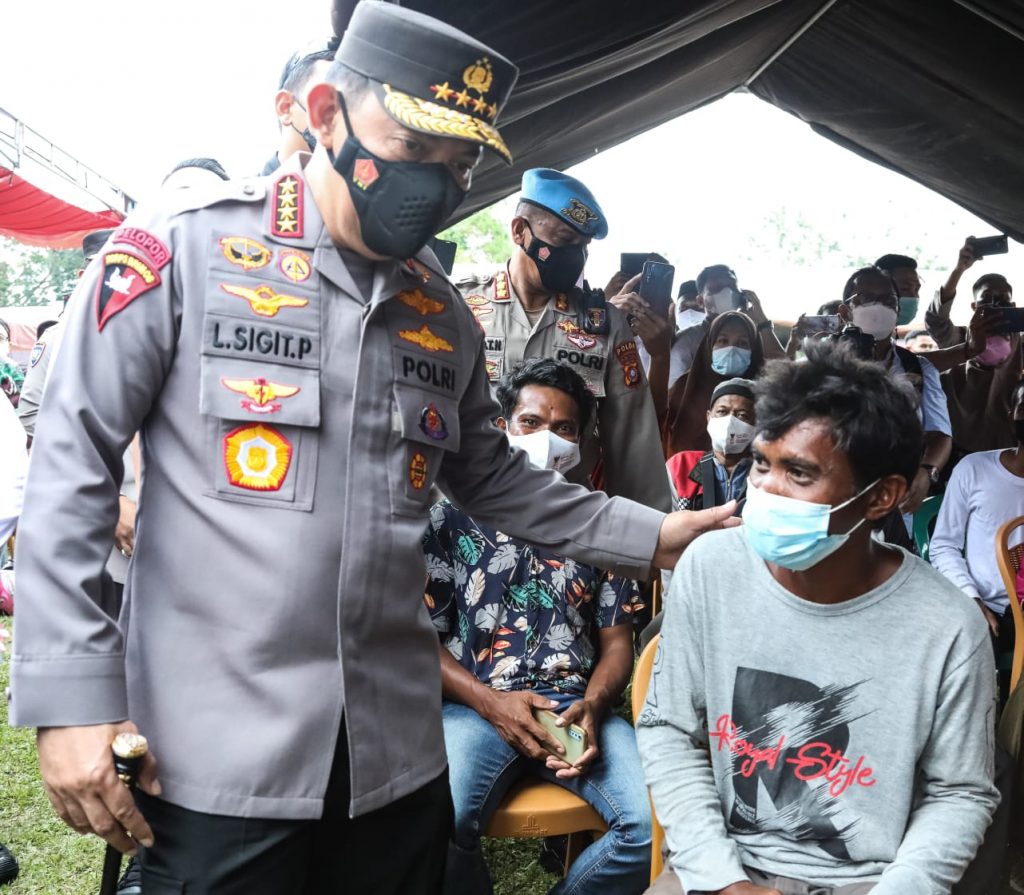 Gelar Akselerasi Vaksinasi serentak se-Indonesia, Kapolri Optimis Target 70 Persen Terwujud