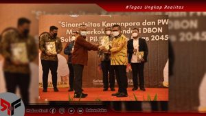 Marten Taha Terima Penghargaan Diperingatan Hari Pers Nasional