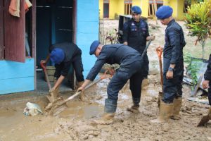 Kapolda Gorontalo Kerahkan Tim SAR Birimob Ke Lokasi Bencana Banjir di Mootilango