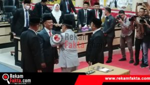 Sah ! Ketua DPRD Boalemo Lantik Shaminan Hippy Sebagai Aleg